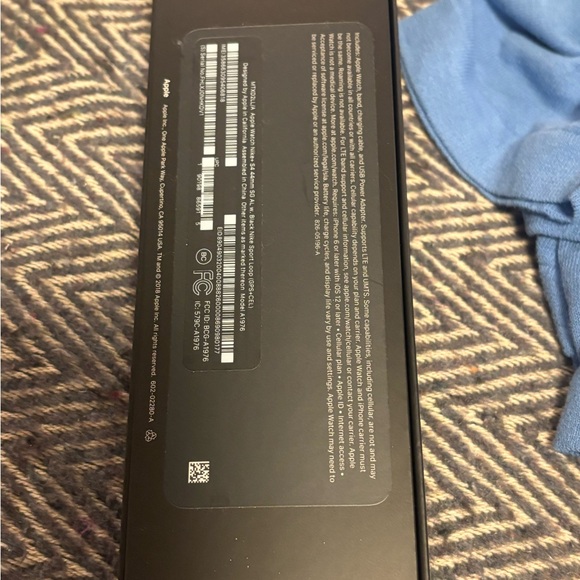 Apple iWatch 4 Black Cellular - Picture 3 of 8